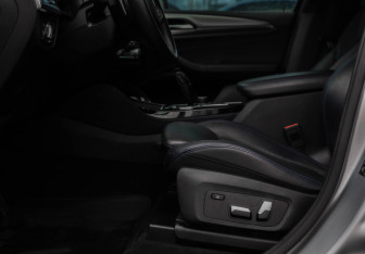 Подержанный автомобиль BMW X4 2018 года (25 фото)