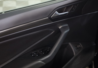 Подержанный автомобиль Volkswagen Jetta Sedan 2020 года (18 фото)