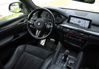 Подержанный автомобиль BMW X6 2017 года (12 фото)