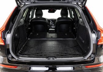 Подержанный автомобиль Volvo XC60 2019 года (34 фото)