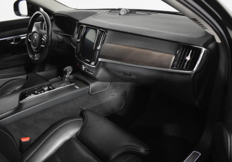 Подержанный автомобиль Volvo V90 Cross Country 2018 года (12 фото)