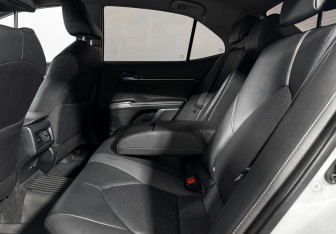 Подержанный автомобиль Toyota Camry Sedan 2021 года (13 фото)