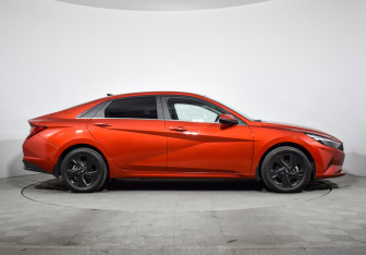 Подержанный автомобиль Hyundai Elantra Sedan 2022 года (4 фото)