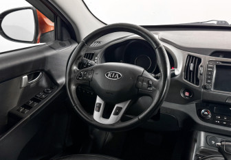 Подержанный автомобиль Kia Sportage 2011 года (14 фото)