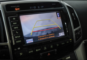 Подержанный автомобиль Toyota Land Cruiser Suv 2013 года (15 фото)