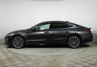 Подержанный автомобиль Hyundai Sonata 2022 года (8 фото)