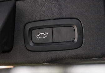 Подержанный автомобиль Volvo XC60 2019 года (38 фото)