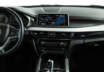 Подержанный автомобиль BMW X5 2015 года (14 фото)