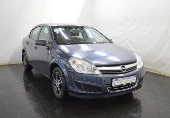 Подержанный автомобиль Opel Astra Sedan 2009 года (3 фото)