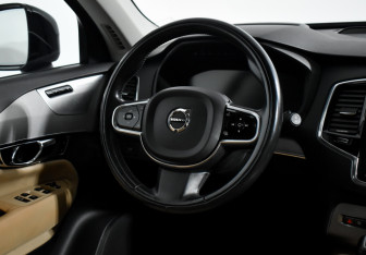Подержанный автомобиль Volvo XC90 2015 года (18 фото)