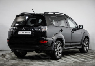 Подержанный автомобиль Mitsubishi Outlander 2012 года (5 фото)