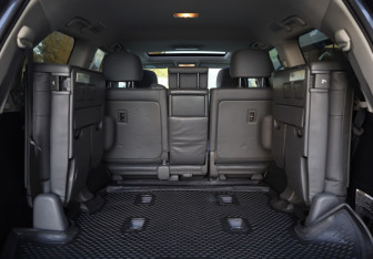 Подержанный автомобиль Toyota Land Cruiser Suv 2008 года (14 фото)