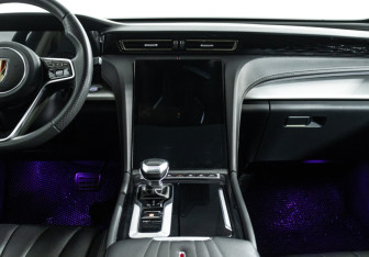 Подержанный автомобиль Hongqi H5 2023 года (13 фото)