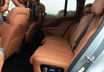 Подержанный автомобиль BYD Yangwang U8 2023 года (16 фото)