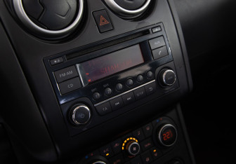 Подержанный автомобиль Nissan Qashqai 2013 года (17 фото)
