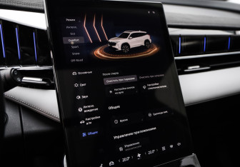 Подержанный автомобиль Geely Atlas 2024 года (16 фото)