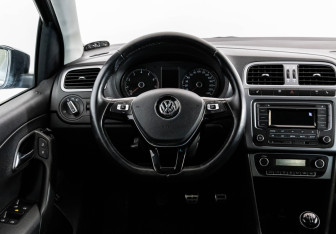 Подержанный автомобиль Volkswagen Polo Sedan 2016 года (12 фото)