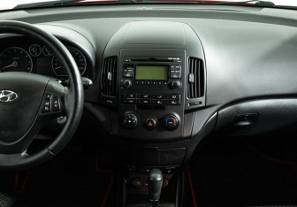 Подержанный автомобиль Hyundai i30 Hatchback 2010 года (14 фото)