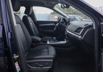 Подержанный автомобиль Audi Q5 2021 года (27 фото)