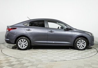 Подержанный автомобиль Hyundai Solaris Sedan 2021 года (4 фото)