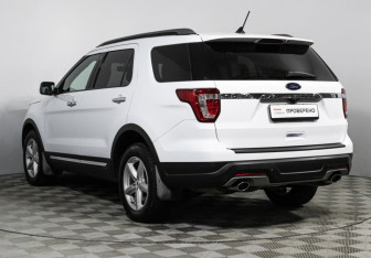 Подержанный автомобиль Ford Explorer 2019 года (7 фото)