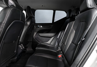 Подержанный автомобиль Volvo XC40 2018 года (13 фото)