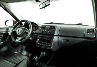 Подержанный автомобиль Skoda Fabia Wagon 2014 года (9 фото)