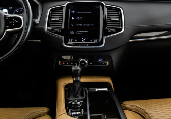 Подержанный автомобиль Volvo XC90 2018 года (14 фото)