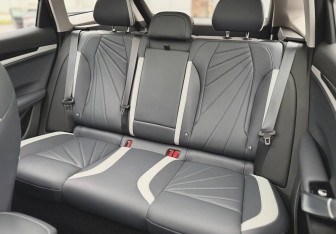 Подержанный автомобиль Geely Atlas 2024 года (25 фото)