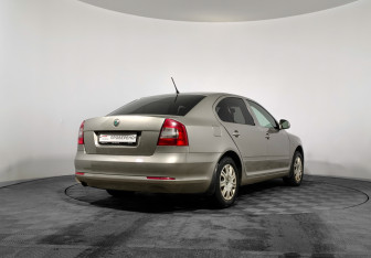 Подержанный автомобиль Skoda Octavia Liftback 2011 года (5 фото)
