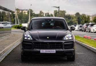 Подержанный автомобиль Porsche Cayenne 2019 года (4 фото)