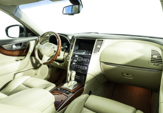 Подержанный автомобиль Infiniti FX 2010 года (9 фото)
