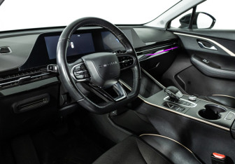 Подержанный автомобиль Omoda C5 2023 года (11 фото)