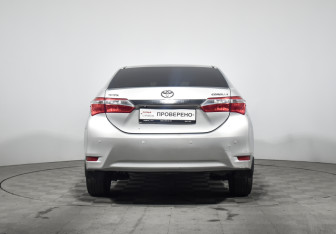 Подержанный автомобиль Toyota Corolla Sedan 2014 года (6 фото)