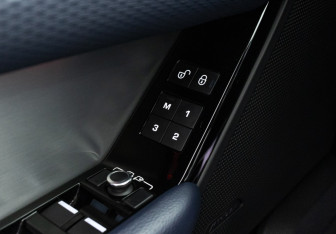 Подержанный автомобиль Land Rover Range Rover Velar 2020 года (18 фото)