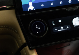 Подержанный автомобиль Lynk&Co 09 2023 года (23 фото)