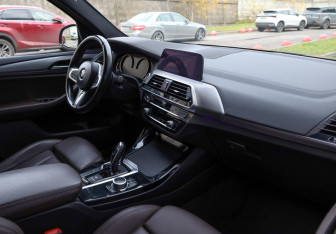 Подержанный автомобиль BMW X3 2021 года (10 фото)