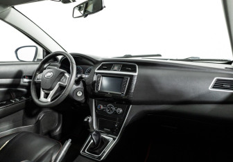 Подержанный автомобиль Lifan Solano 2017 года (9 фото)