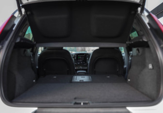 Подержанный автомобиль Volvo XC40 2021 года (35 фото)