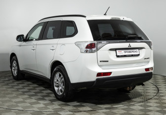 Подержанный автомобиль Mitsubishi Outlander 2013 года (7 фото)