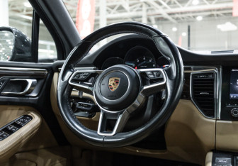 Подержанный автомобиль Porsche Macan 2018 года (17 фото)