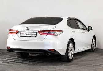 Подержанный автомобиль Toyota Camry Sedan 2019 года (8 фото)
