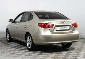 Подержанный автомобиль Hyundai Elantra Sedan 2007 года (7 фото)