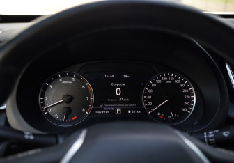 Подержанный автомобиль Infiniti QX50 2018 года (14 фото)