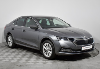 Подержанный автомобиль Skoda Octavia Liftback 2021 года (3 фото)