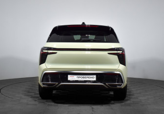 Подержанный автомобиль Hongqi HS3 2024 года (6 фото)