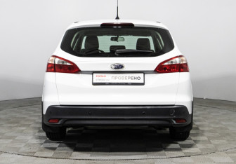 Подержанный автомобиль Ford Focus Wagon 2012 года (6 фото)