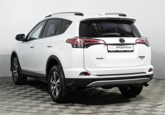 Подержанный автомобиль Toyota RAV4 2019 года (7 фото)