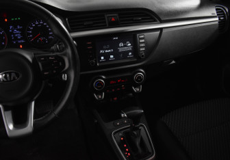 Подержанный автомобиль Kia Rio Hatchback 2019 года (20 фото)