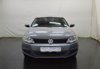 Подержанный автомобиль Volkswagen Jetta Sedan 2014 года (2 фото)